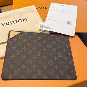 ✨Authentic Louis Vuitton Gaston Monogram Mouse Pad✨